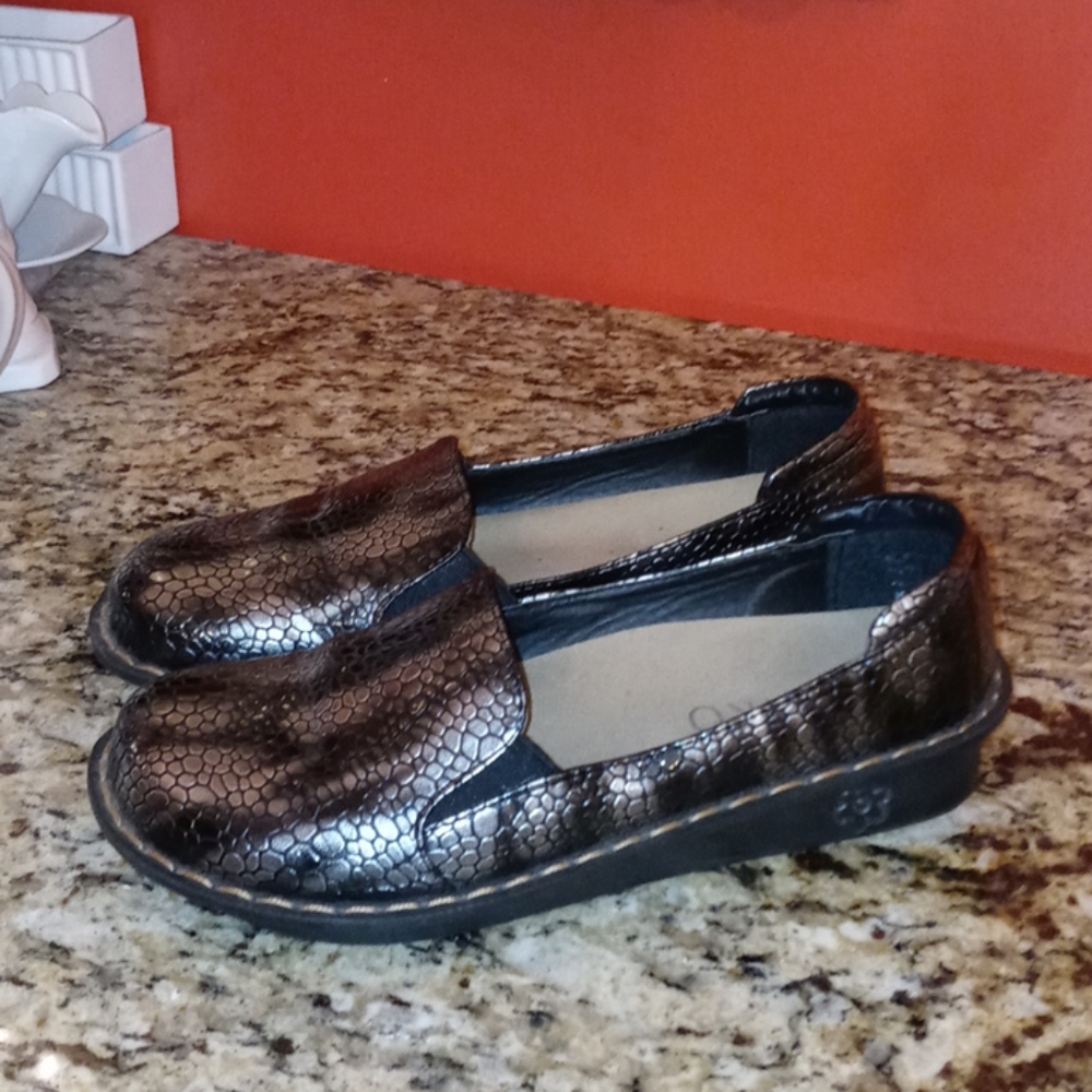 0504 SELLING AS IS Ingarö Slip Resistant Clogs